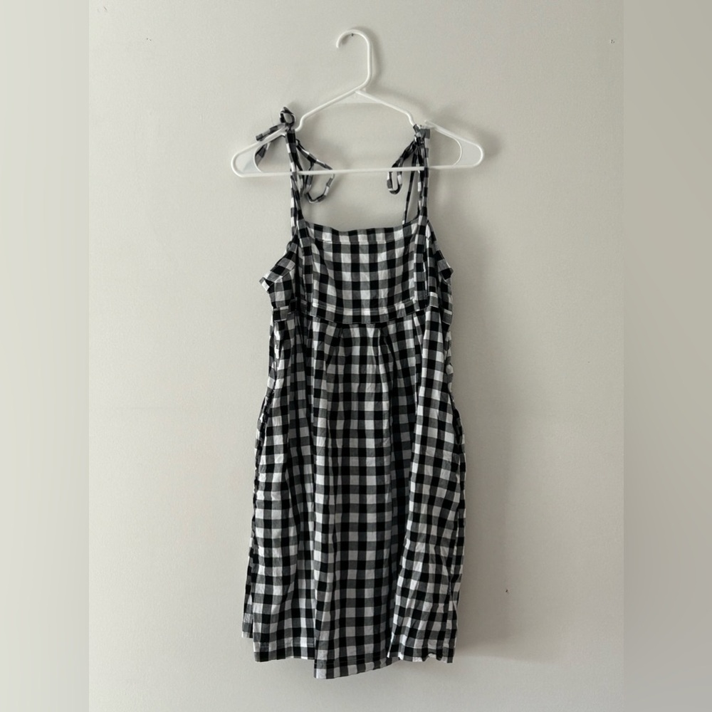 Women’s black/white tie dress